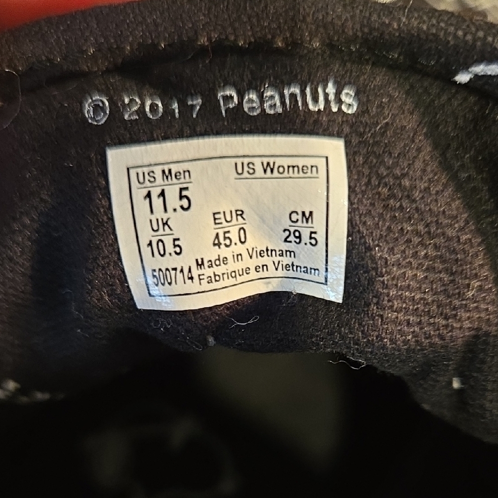 Vintage Vans Black and White 2017 Peanuts Cartoon Print Sneakers - Picture 2 of 10